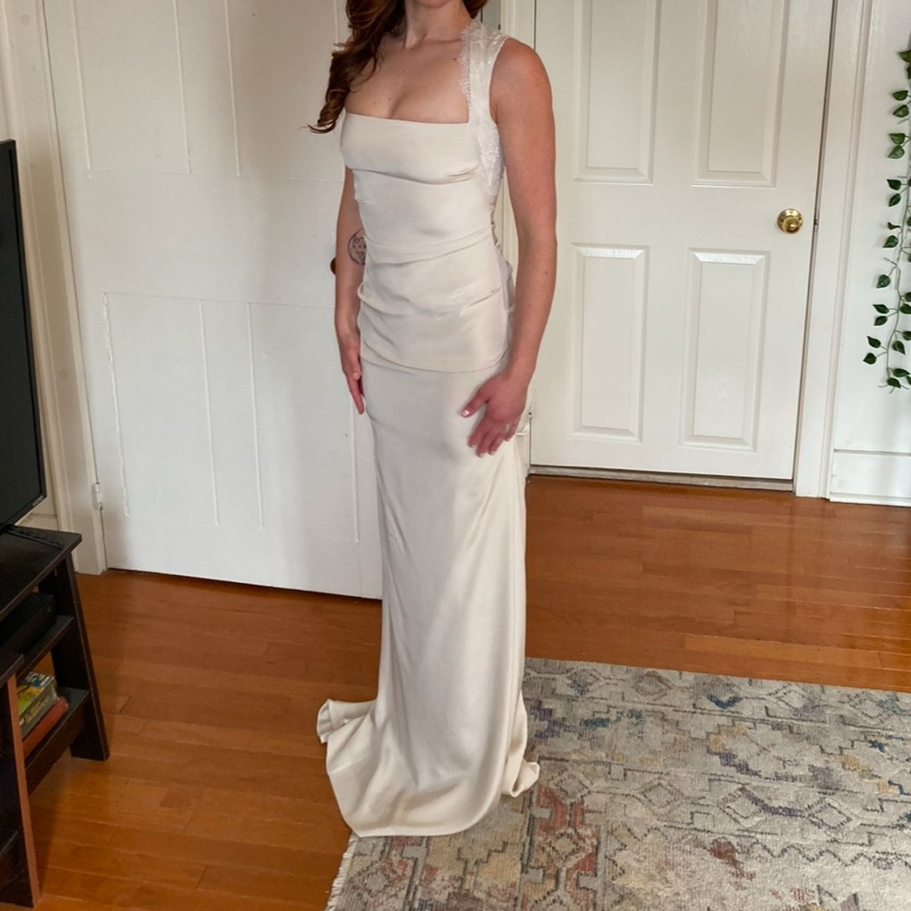 Stunning silk wedding dress, size 2. Never worn, dry cleaned. Tags on.